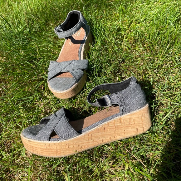 Womens TOMS sandal wedges size 6 - Picture 2 of 4